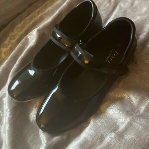Girls size 13 tap shoes EUC